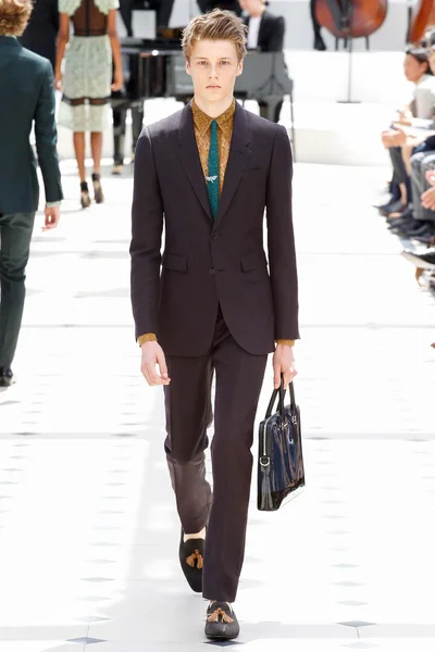 Look 10